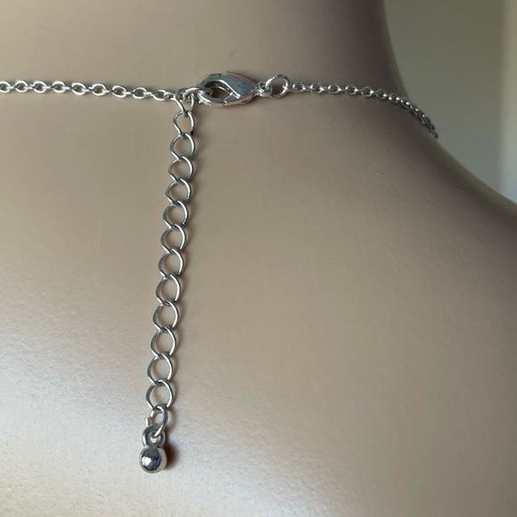 Claire’s Y2K Silver Heart Sisters Make The Best Friends Quote Charm Necklace - Picture 5 of 5